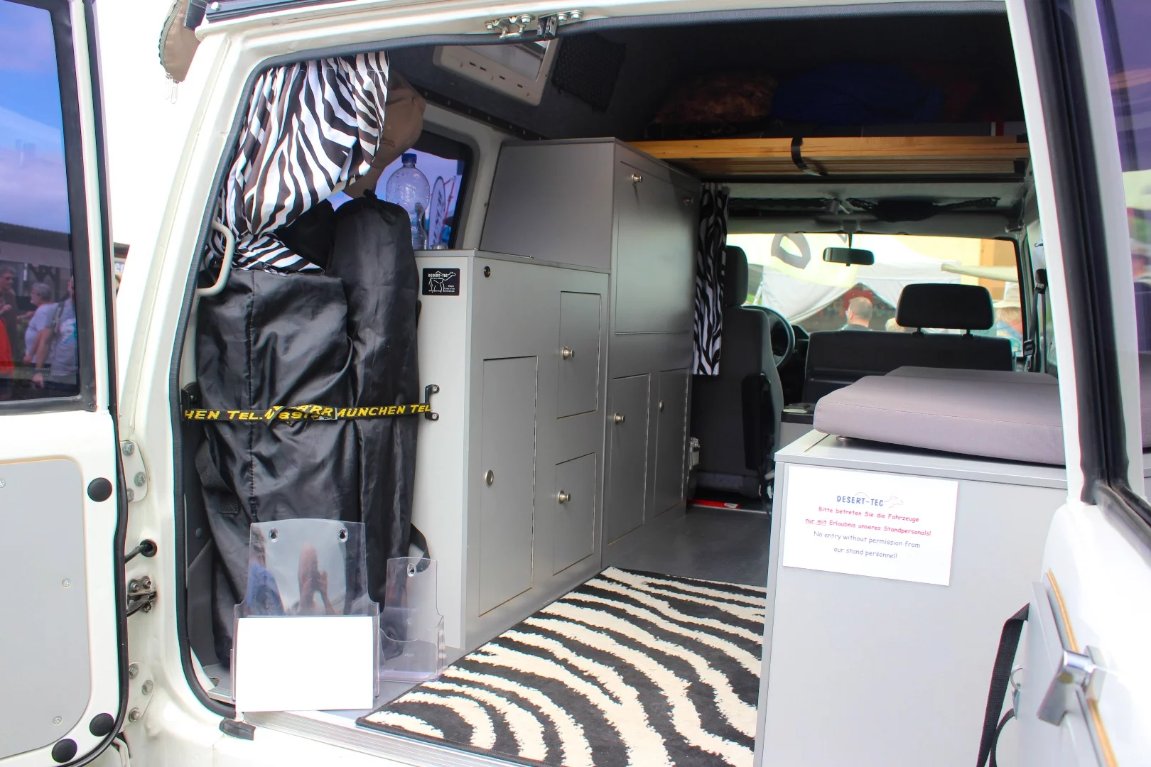 Desert-Tec's high roof helps the Land Cruiser become an integrated camper with storage, roof bed and more