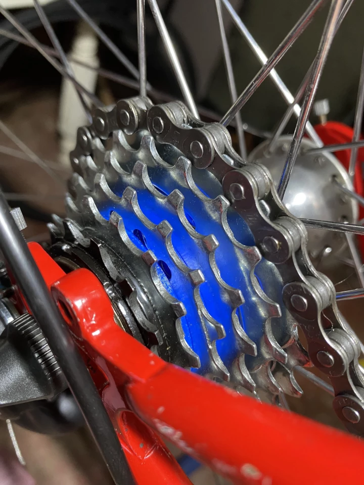 Williamson 3D-printed new spacers for the SunRace freewheel, which allowed the bike to keep its old rear hub while being able to work with a new MicroShift thumb shifter
