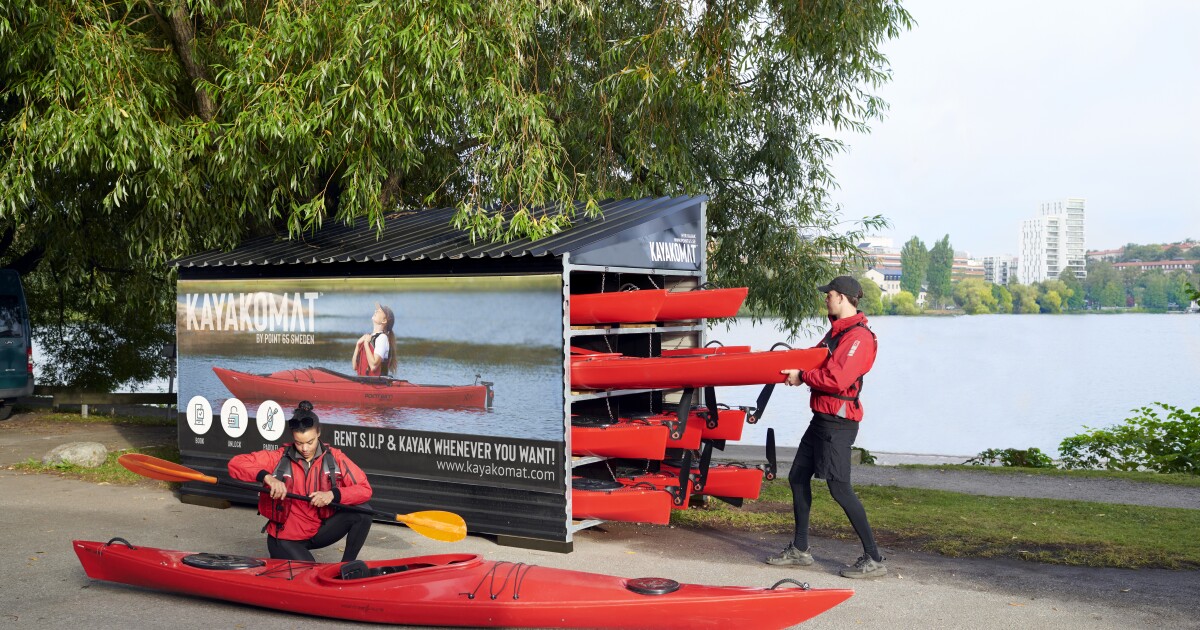 Kayakomat kiosk dispenses internet-rented kayaks on location Kayakomat kiosk dispenses internet-rented kayaks on location