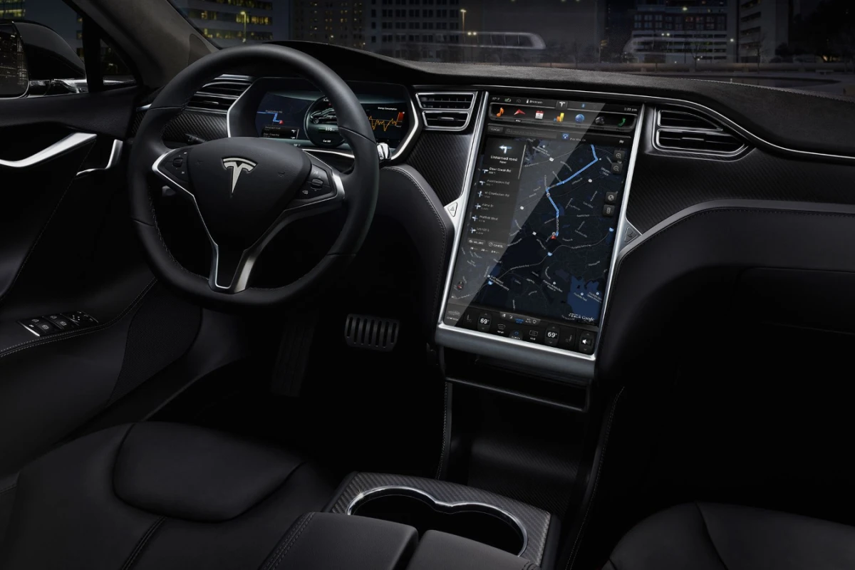 This Tesla display is relatively secure, yet other manufacturers were not so lucky in recent months as security researchers exploit their RF systems and the UConnect infotainment system