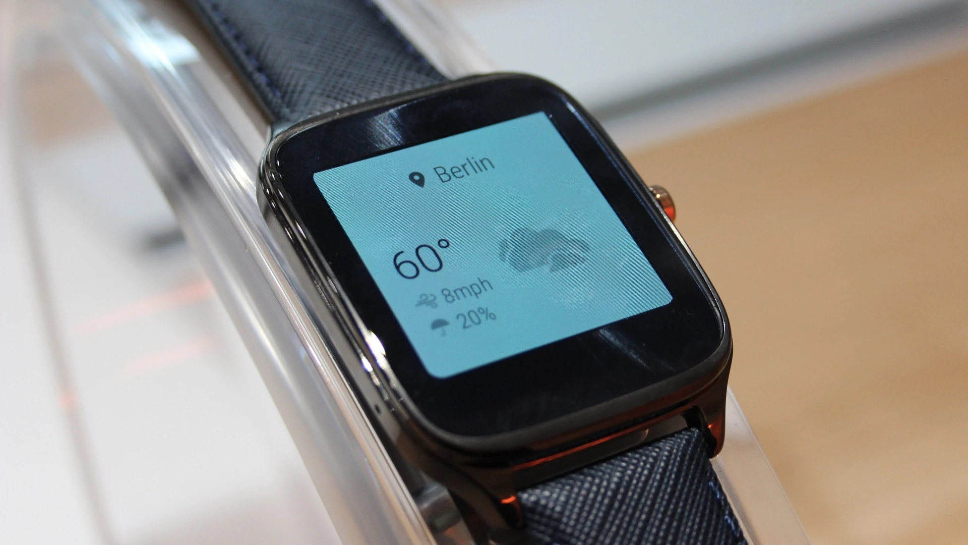 Gizmag took a look at the ZenWatch 2 during IFA 2015 in Berlin