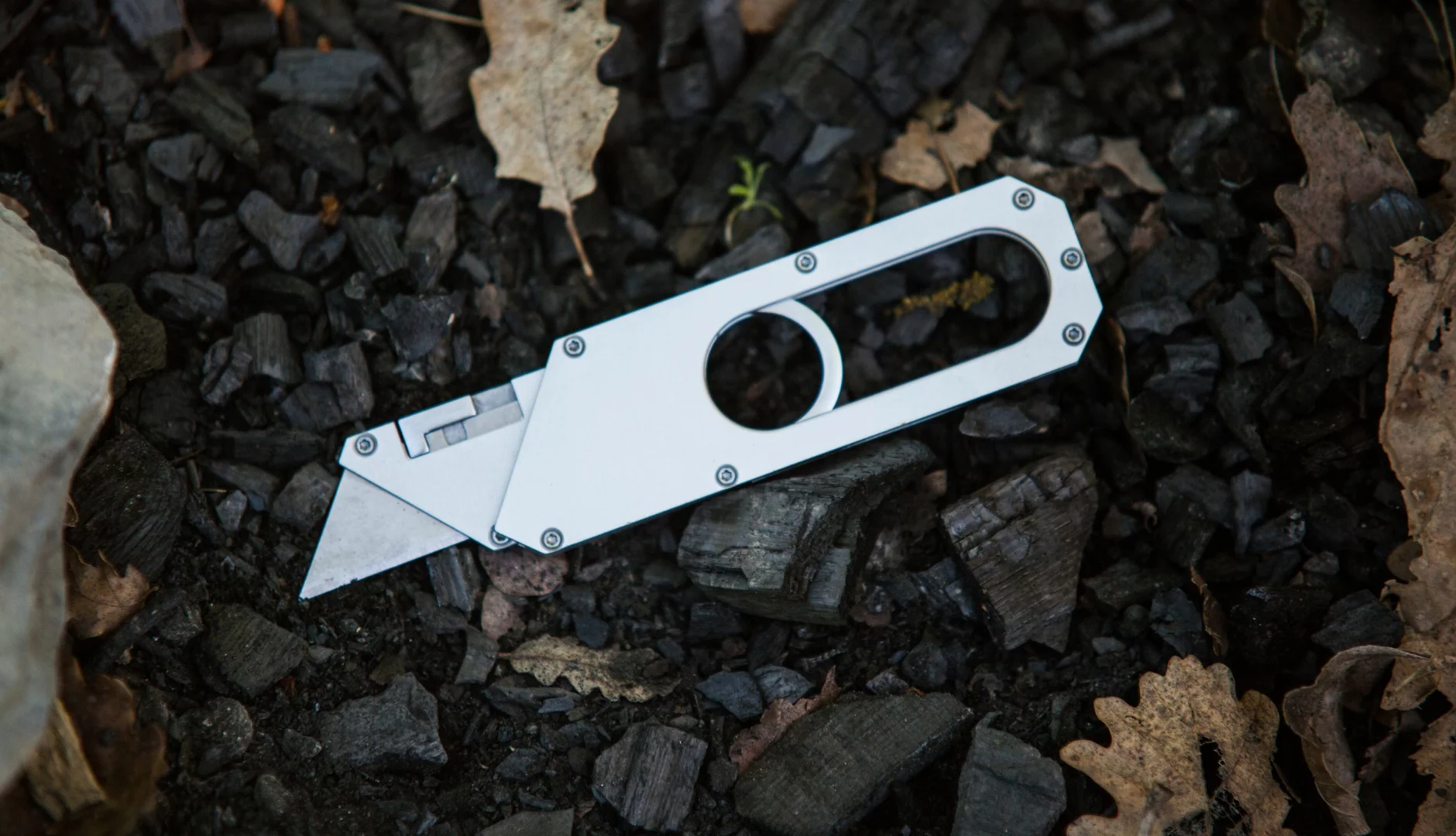 The mystery behind the mechanics of the Maker Knife seems to be no issue for the more than 3,000 folks to have backed the tool on Kickstarter