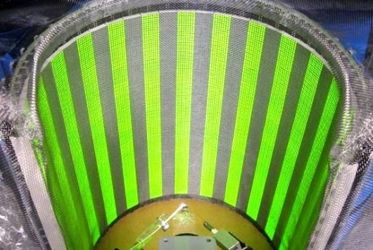 The 'flight simulator' bombards a tethered blowfly with visual information