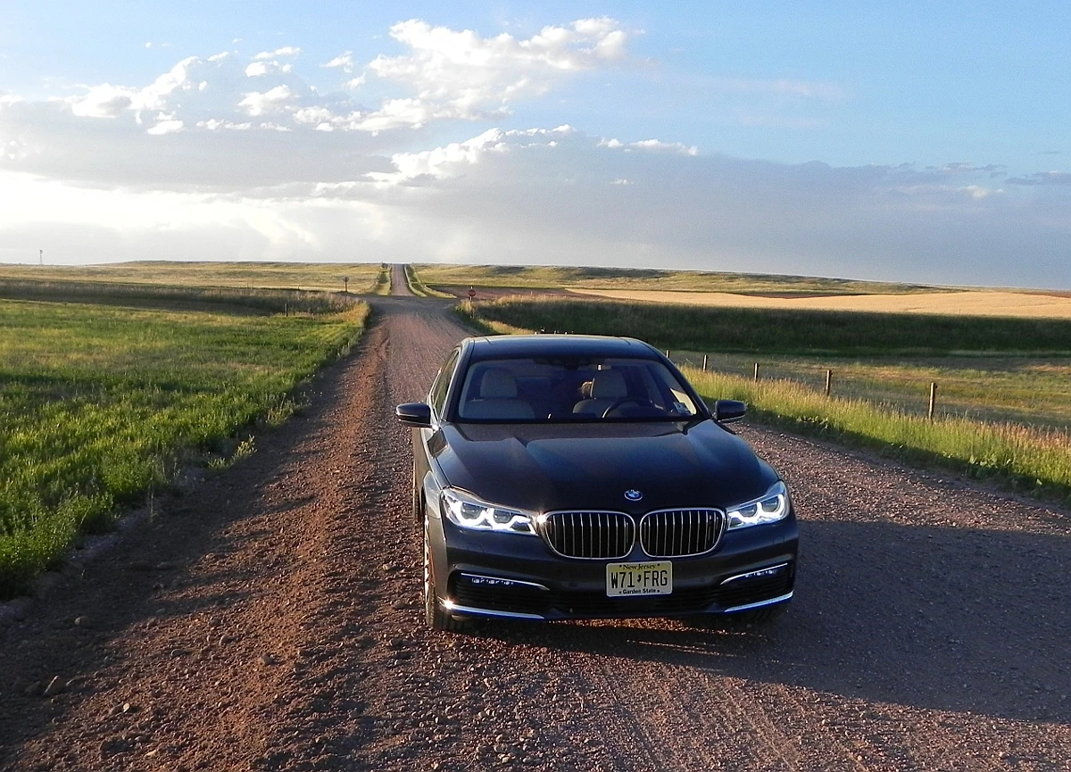 We did several “test runs” doing 0-60 mph (0-92 km/h) sprints in under 5 seconds to make sure this big Bimmer lived up to expectations