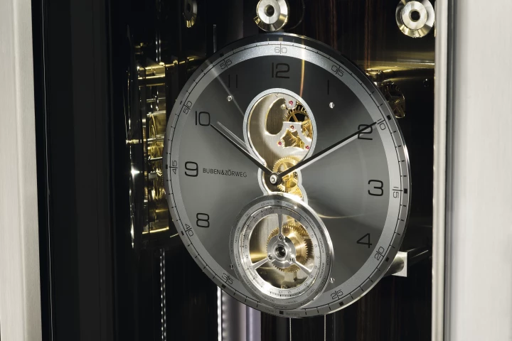 The Grande Infinity includes a precision pendulum clock, a state-of-the-art display case and safe