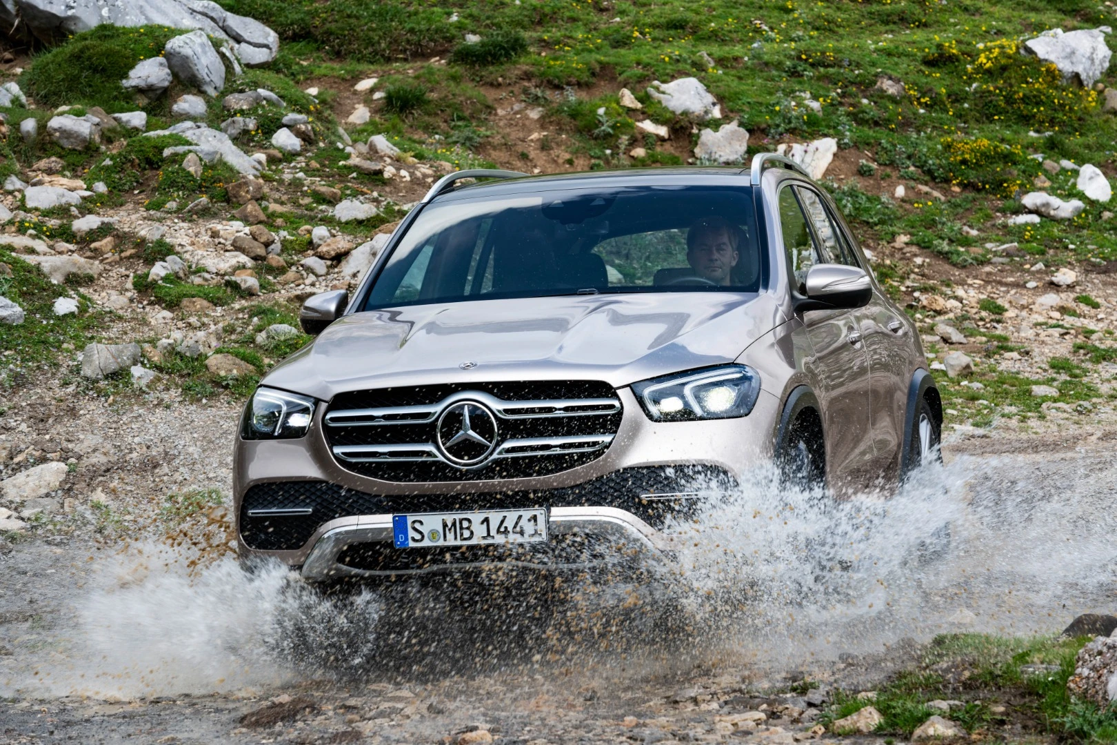 2019 Mercedes-Benz GLE: can drive through water