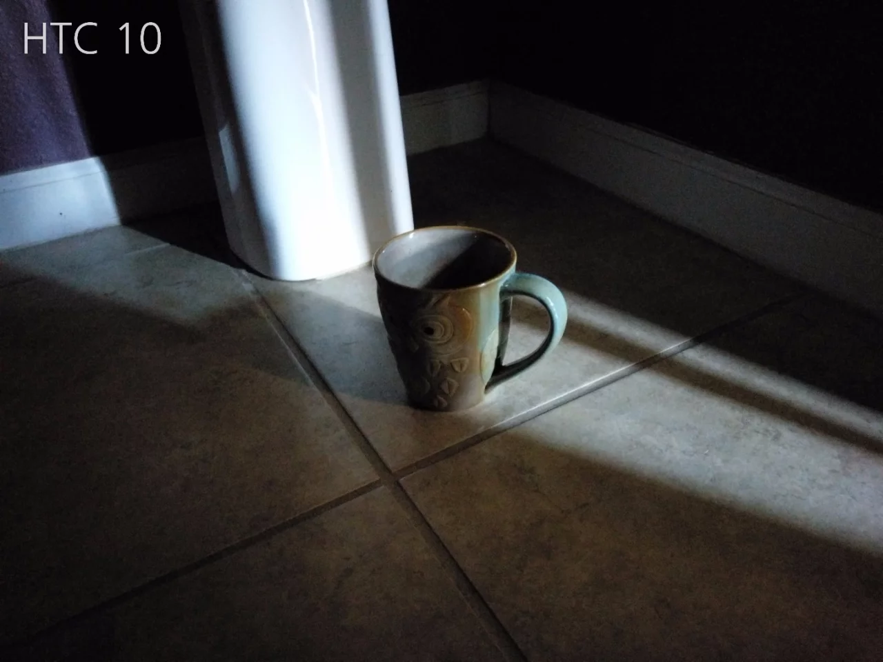HTC 10 sample image: indoors (poor lighting)