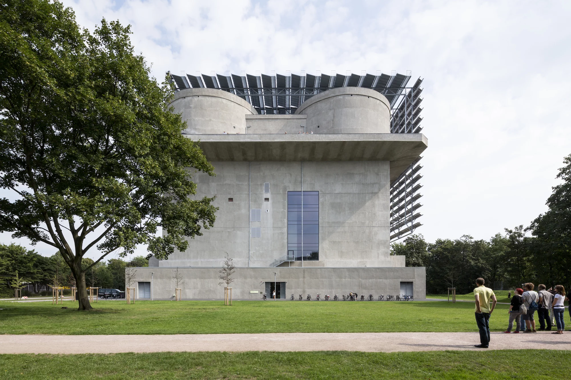 The Energy Bunker was originally constructed in 1943 to serve as a Nazi anti-aircraft bunker during WWII (Photo: IBA Hamburg GmbH / Bernadette Grimmenstein)