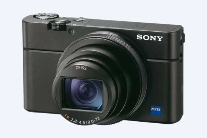 The Sony RX100 VI is an ultra-compact travel shooter that weighs just 301 grams and offers a 24-200mm shooting range