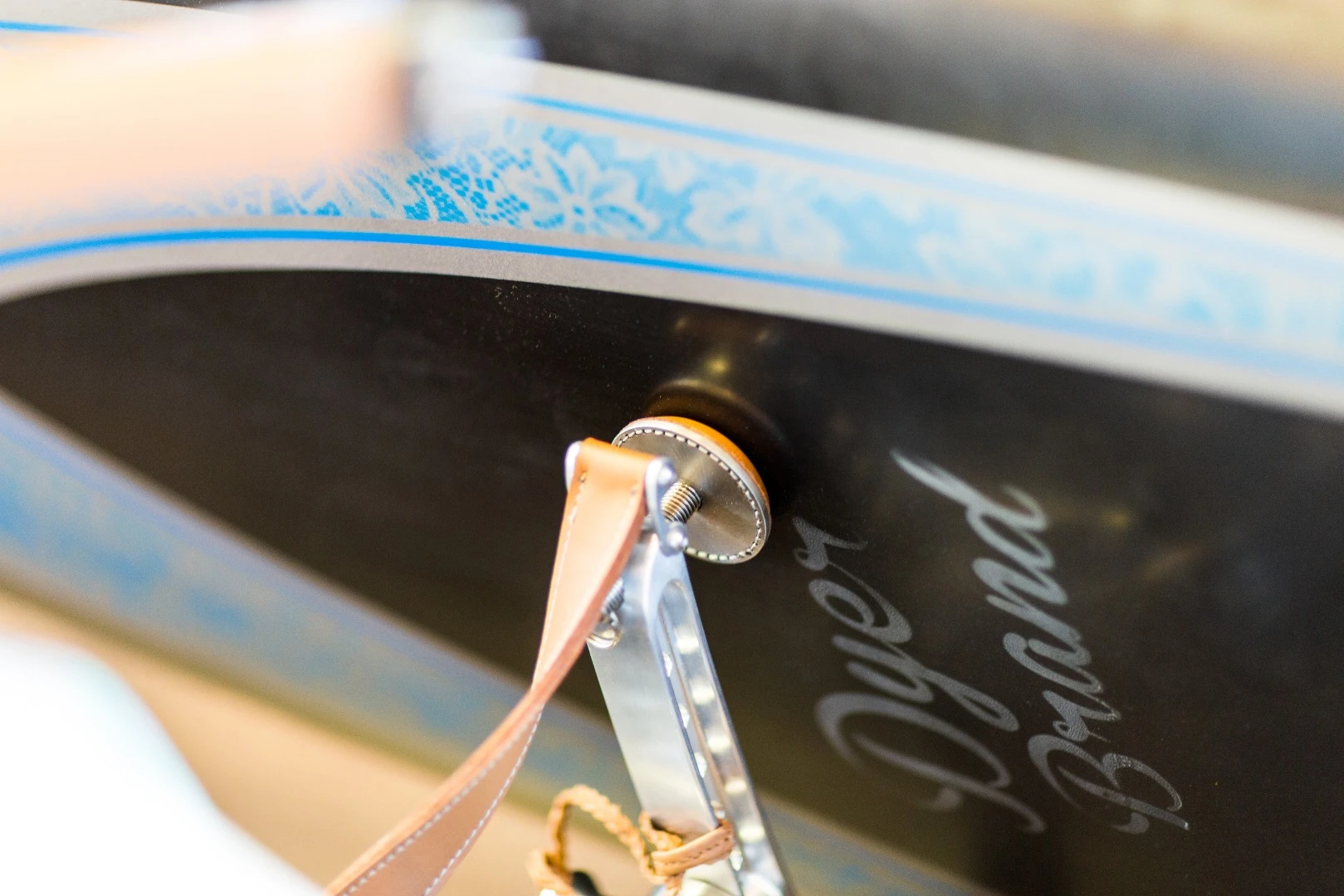 Leather tips and belts secure the surfboard without the risk of scratching