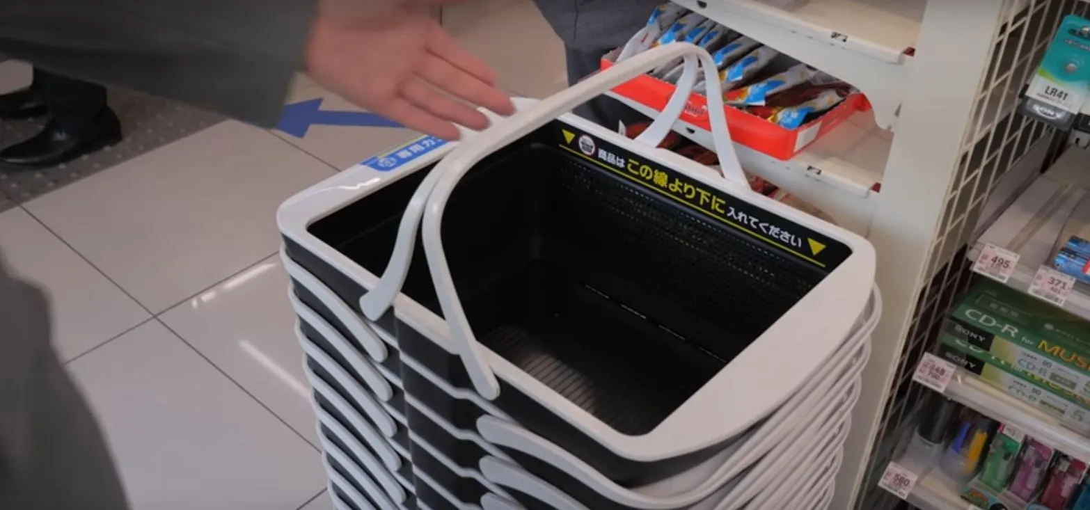 Regi-Robo uses specially designed smart shopping baskets