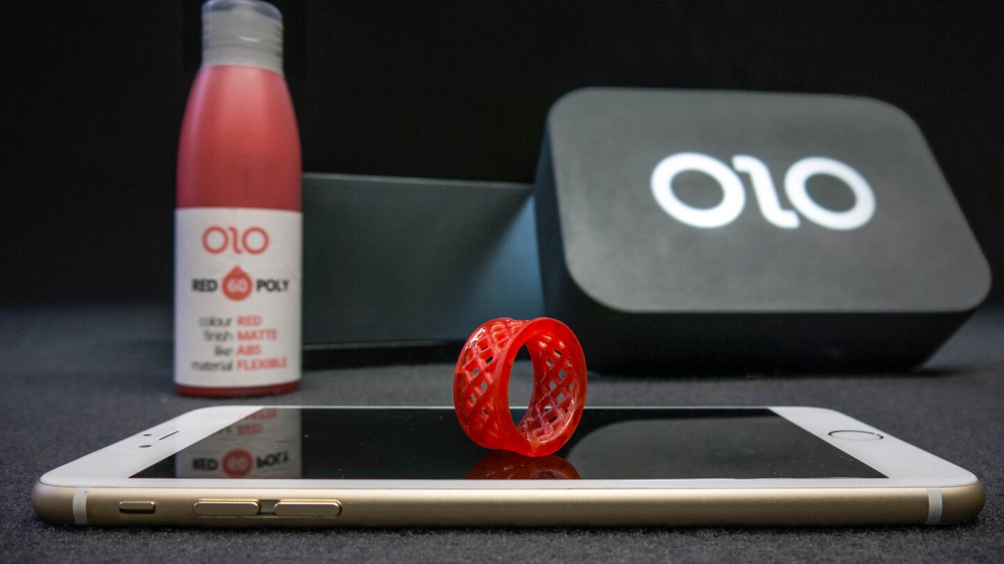 The OLO 3D printer uses special resins designed to react to white light emitted by smartphone screens, curing as a result of exposure
