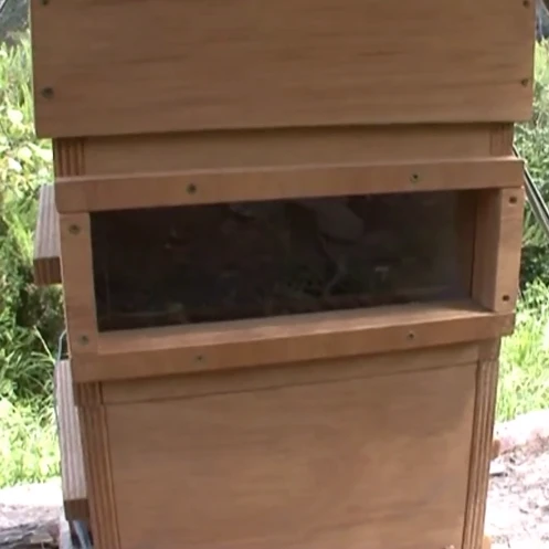 The Barcelona Warré hive includes an observation window (Photo: Open Source Beehives)