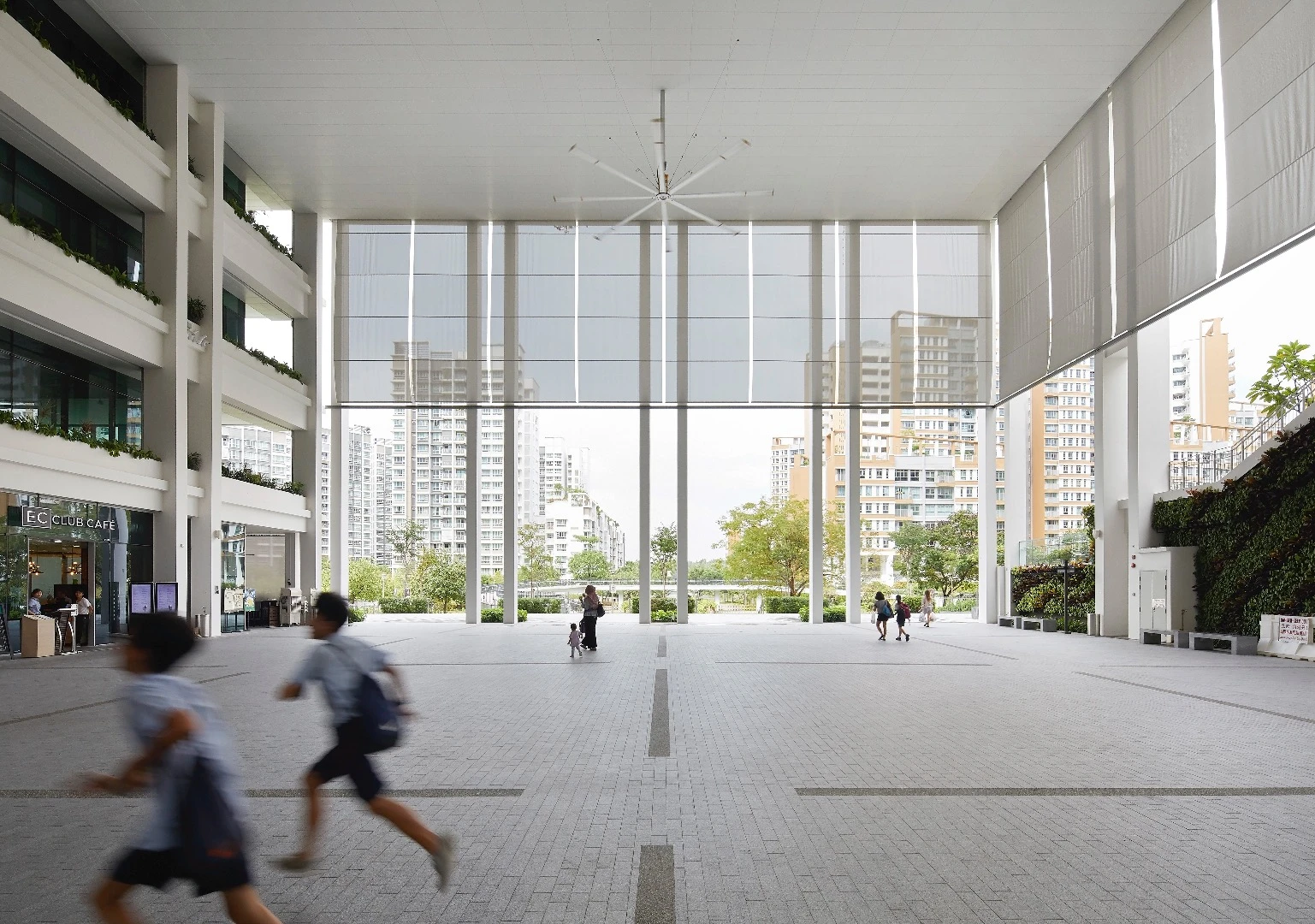 The interior of Oasis Terraces has a total floorspace of 27,000 sq m (290,625 sq ft)