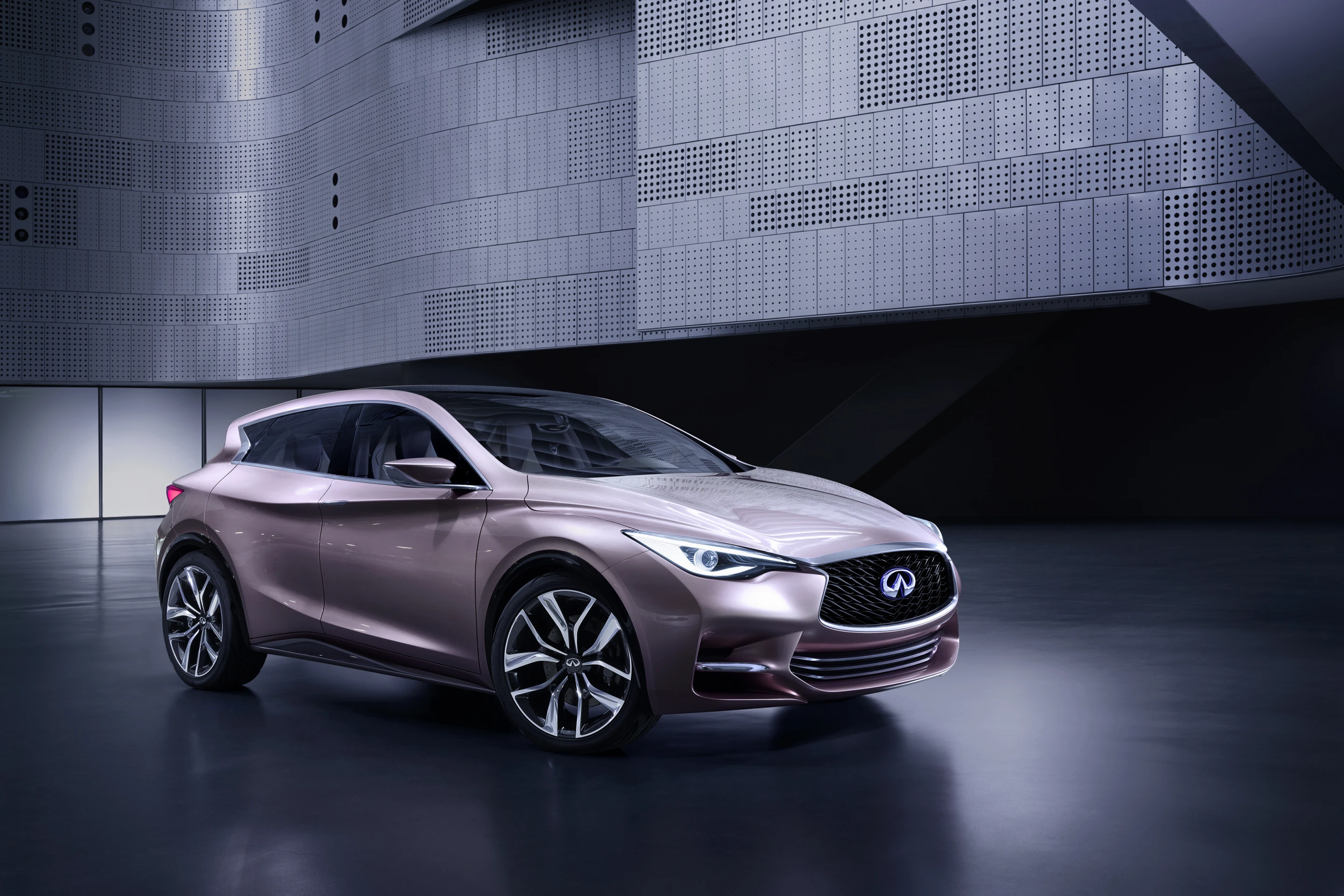 The concept is a precursor to a new premium compact car that Infiniti is to begin producing in its Sunderland, UK plant in 2015