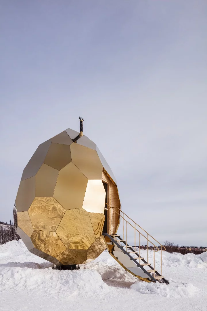Access to the Solar Egg is gained by a hatch with integrated wooden steps