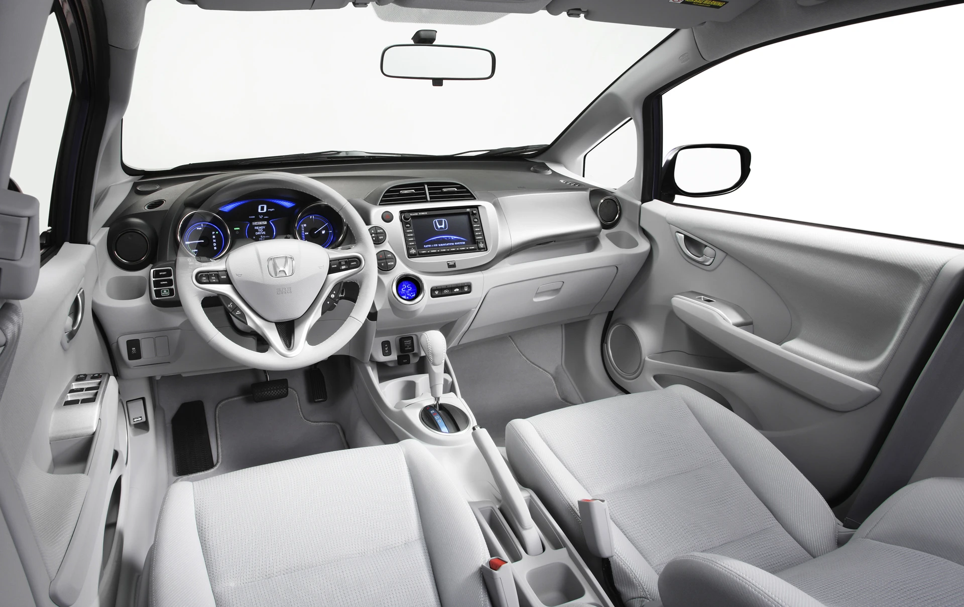 The remote connectivity system will enable drivers to remotely monitor the vehicle's state of charge, initiate charging and activate the air conditioning, even while connected to the grid, to reduce the drain on the battery at start-up