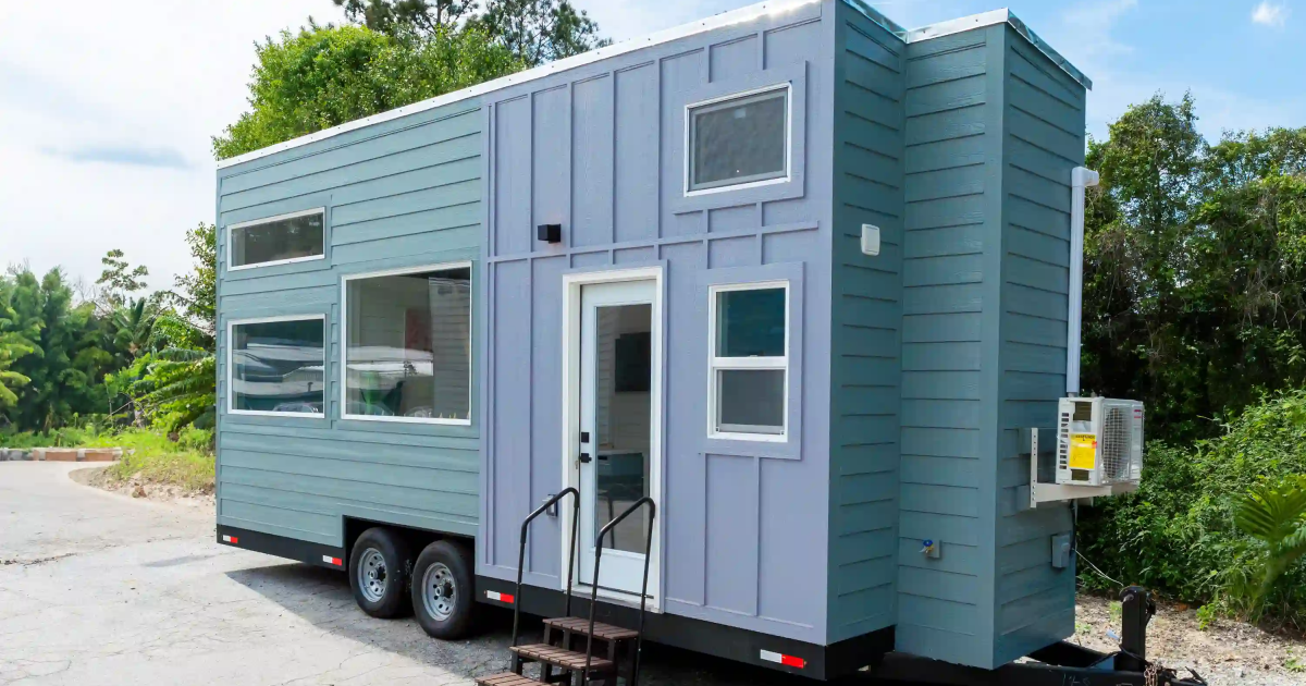 24-ft tiny house finds space to squeeze in three bedrooms