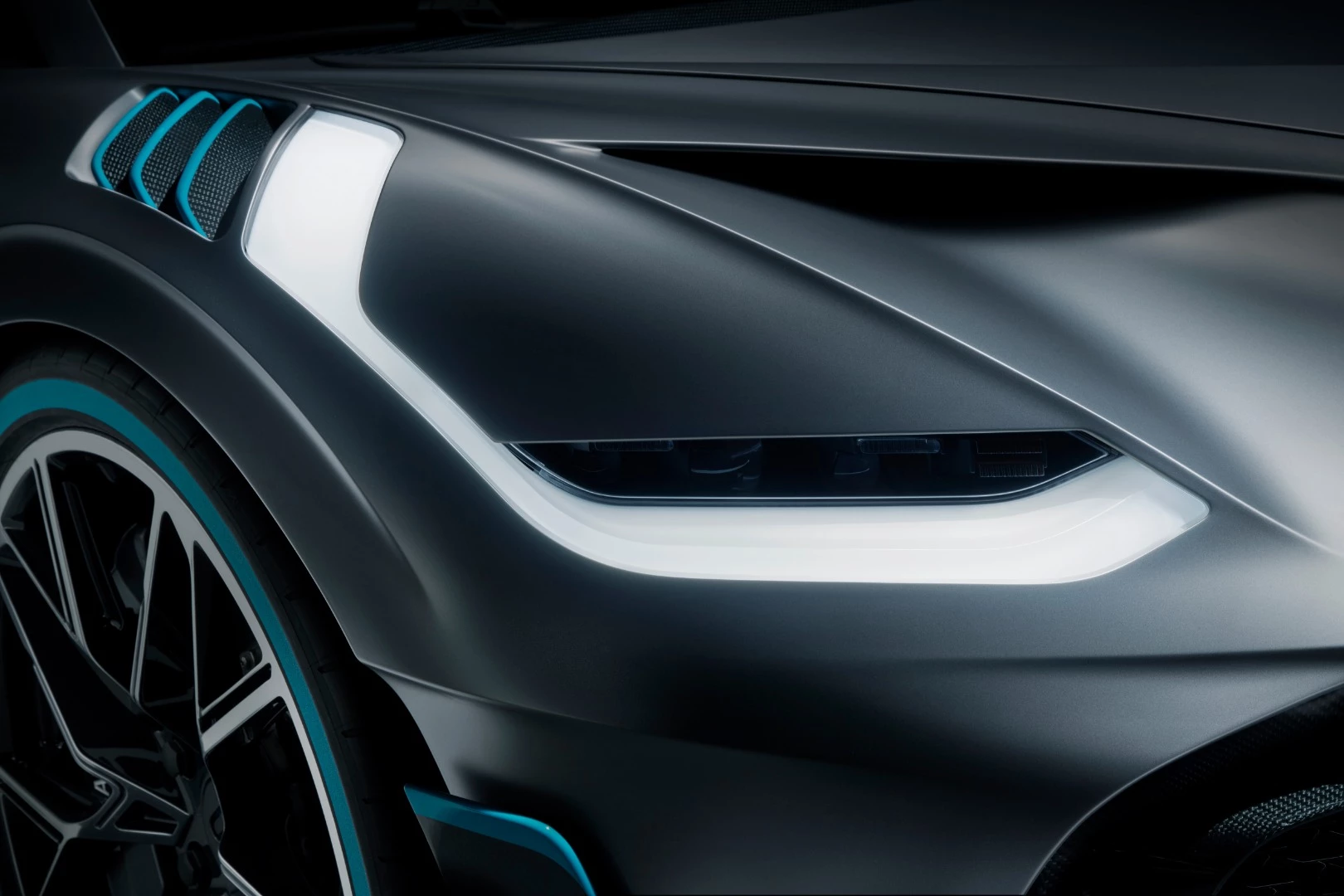 Bugatti Divo: wicked LED headlights