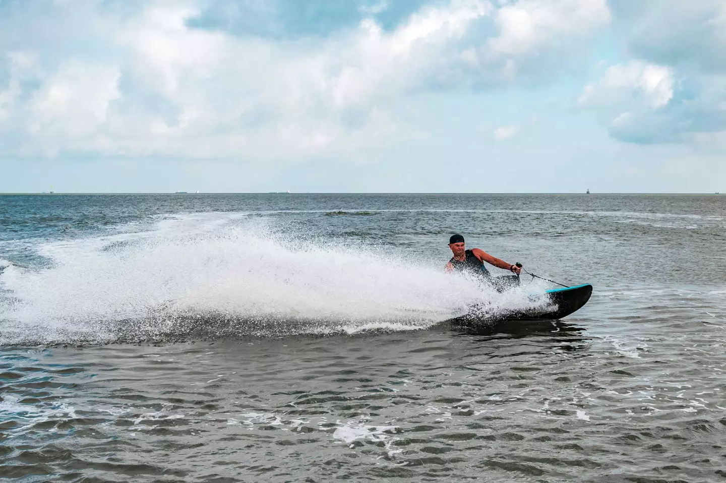 "The Thunder is designed to balance stability and maneuverability perfectly, making it easy for the rider to control," said Cyrusher at the launch of its first electric surfboard