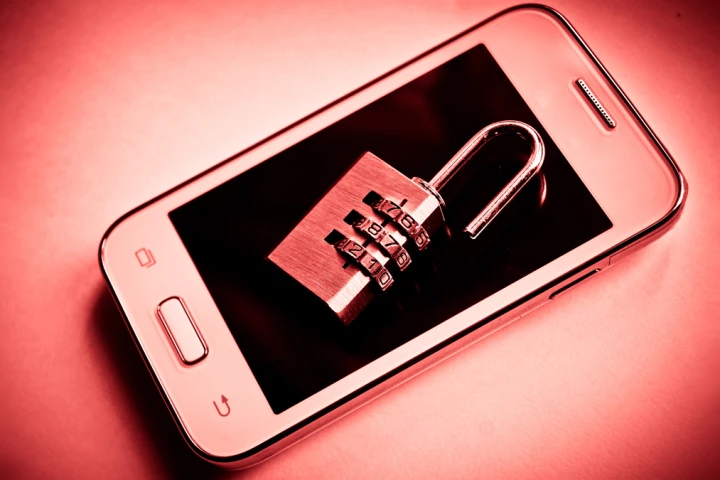 Here are some important tips that will keep your smartphone secure, no matter which OS it runs