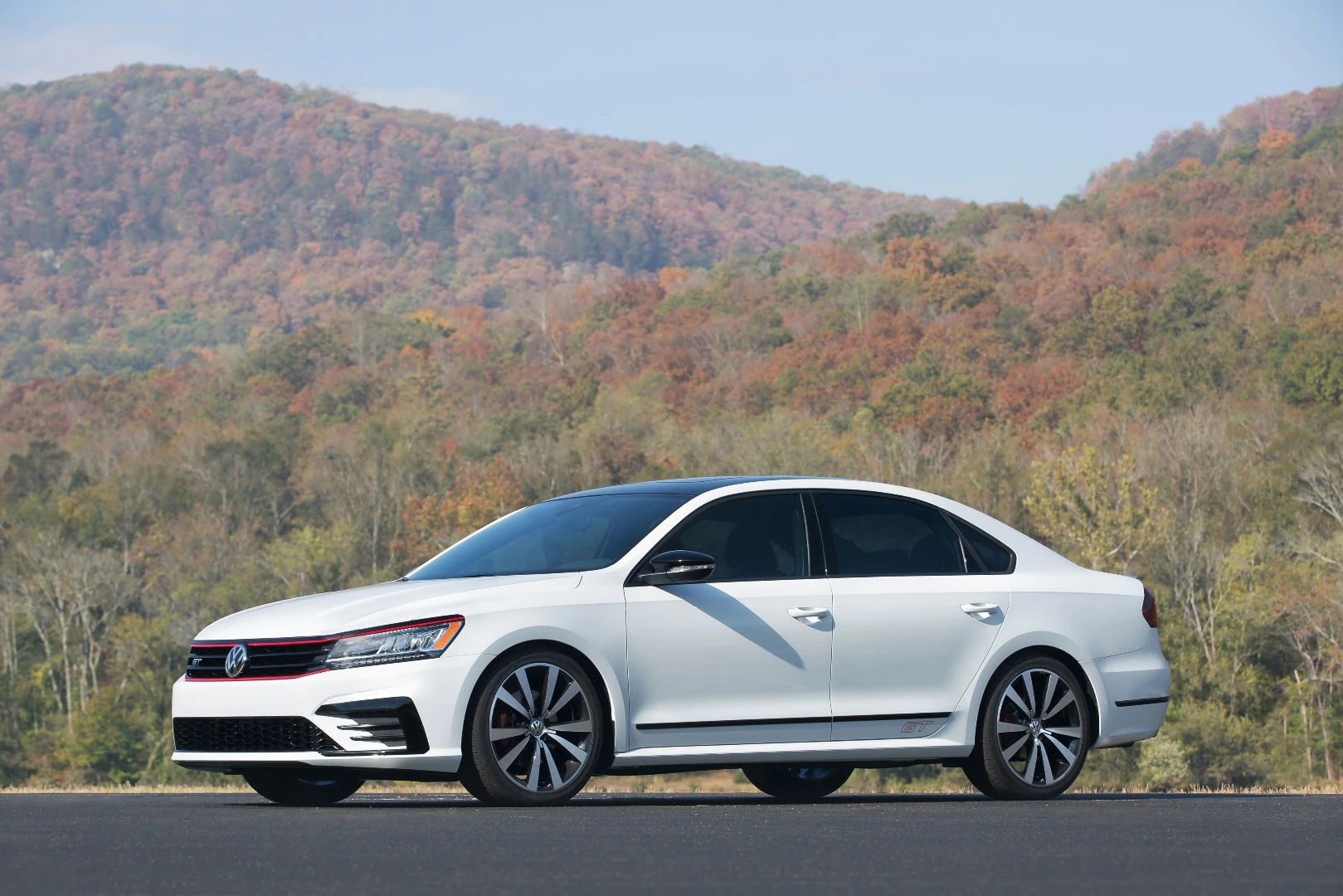 Body lines on the Passat GT concept are similar to those found on the Volkswagen Golf GTI