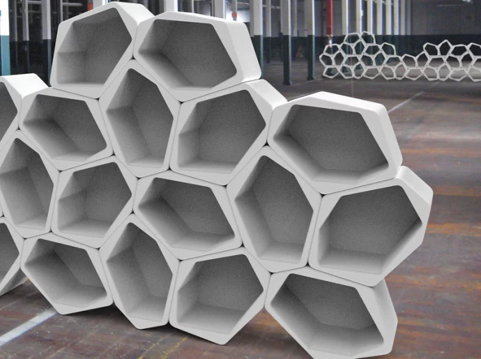 Build can also be used as a partition wall, in a pop-up office space, for example