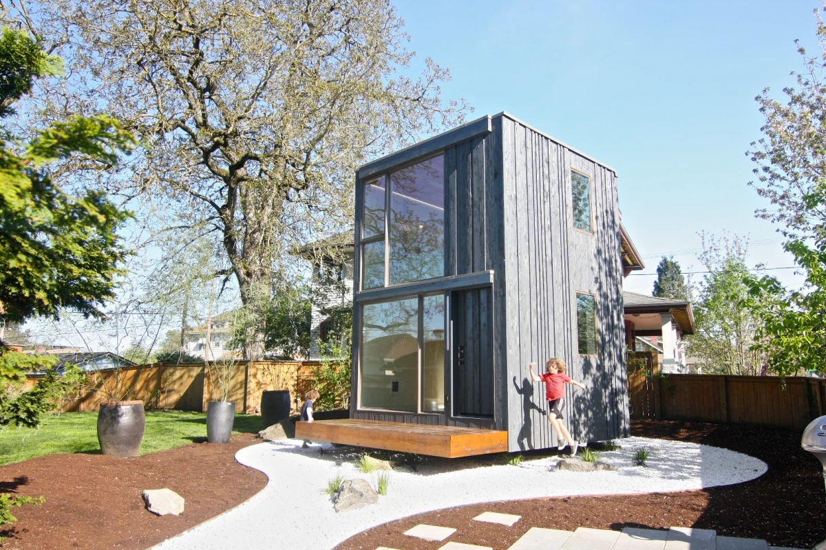 359 measures 12 x 12 ft (3.6 x 3.6 m) and comprises 144 sq ft (13 sq m) of floorspace