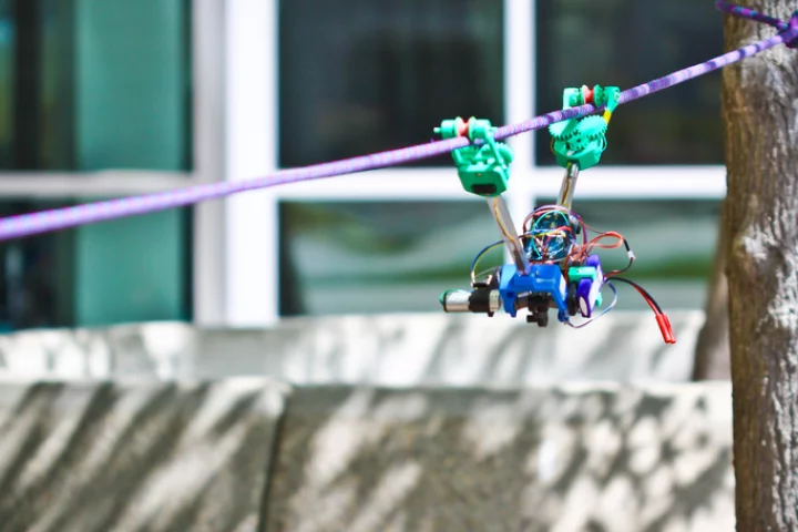 The SkySweeper robot that inches along a cable using a motorized pivoting "elbow"