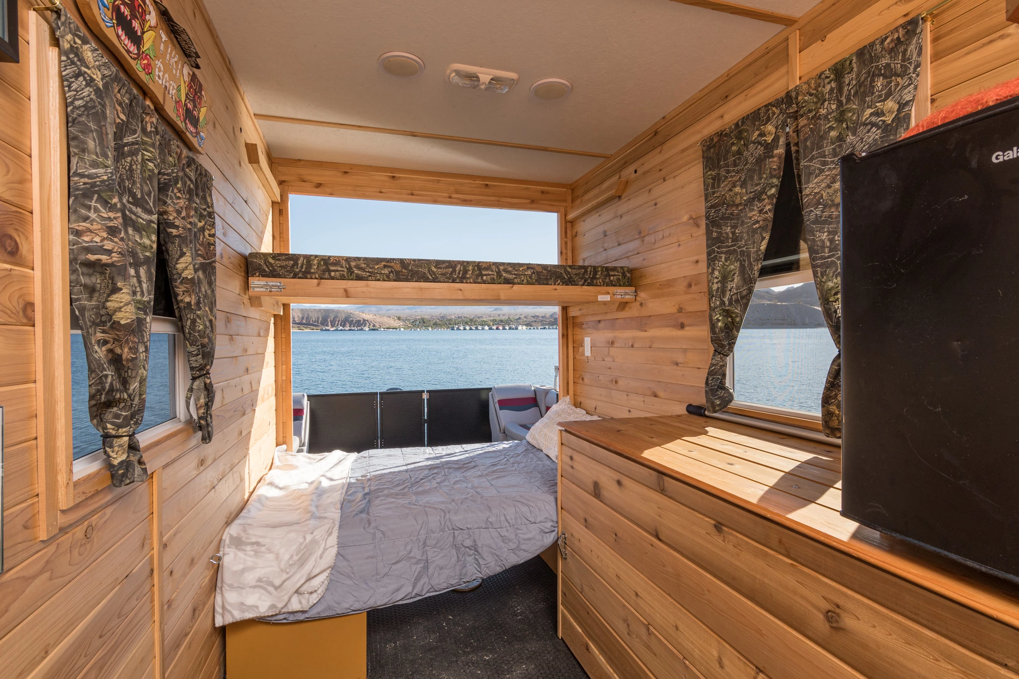 The Heidi-Ho has a double bed and a bunk above