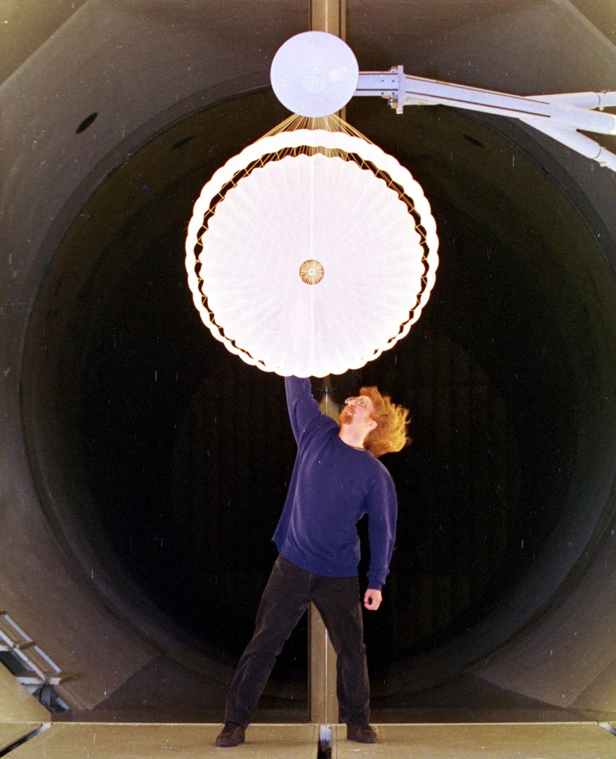 Wind tunnel parachute test for the Opportunity mission