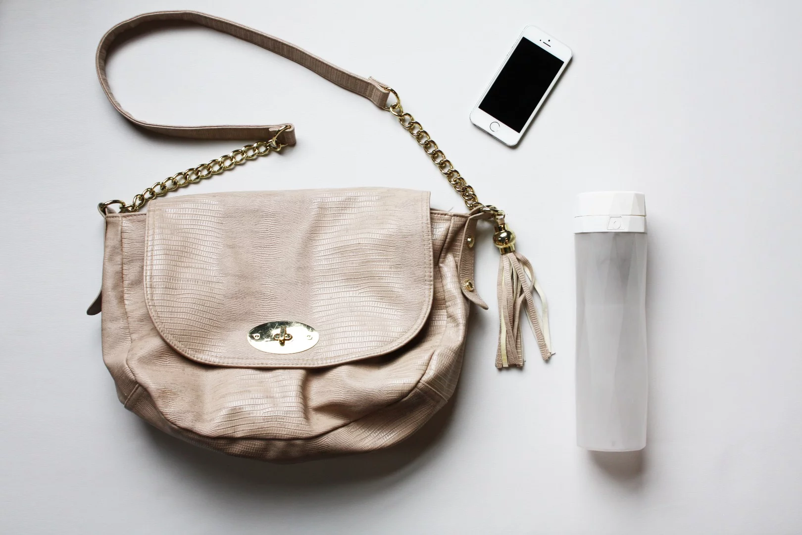 The Hidrate bottle holds 24 oz (710 ml)