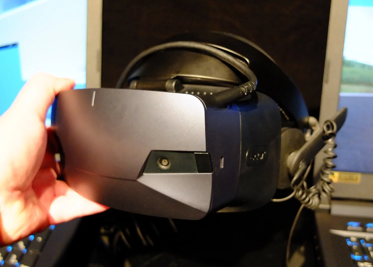 An external camera on the Acer OJO 500 means it can track its own movements in 3D space, no sensors required