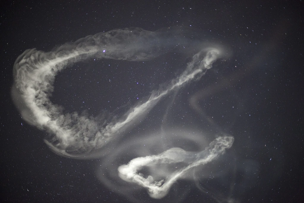The rockets carry an onboard chemical which, when released, form clouds revealing wind patterns at outer reaches of Earth's atmosphere (Photo: NASA/Wallops)