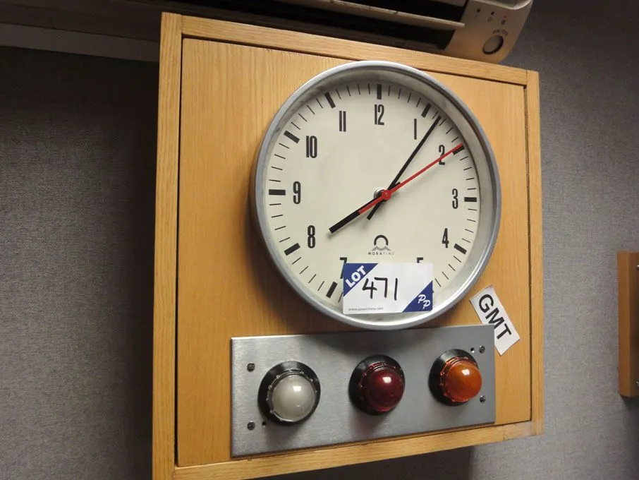Lot 471 - a Mobatime analog pulse clock