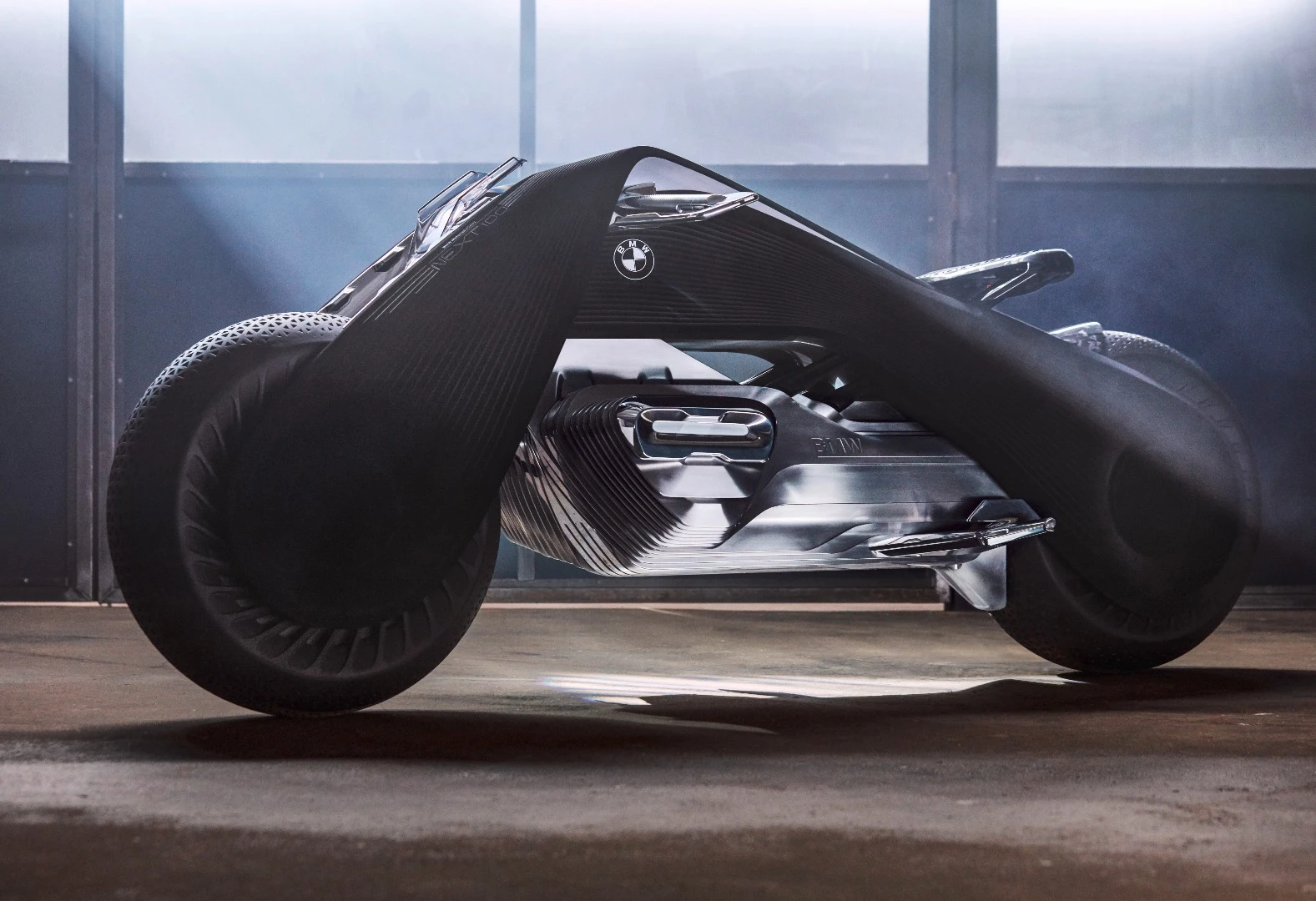 The BMW Motorrad Vision Next 100 is designed to evoke nostalgic thoughts of BMW two-wheelers of the past