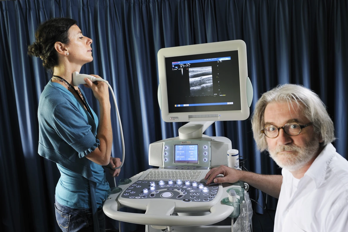 Nathalie Bijnens and Frans van de Vosse of Eindhoven University of Technology, presenting their new blood pressure measurement technique (Photo: Bart van Overbeeke)