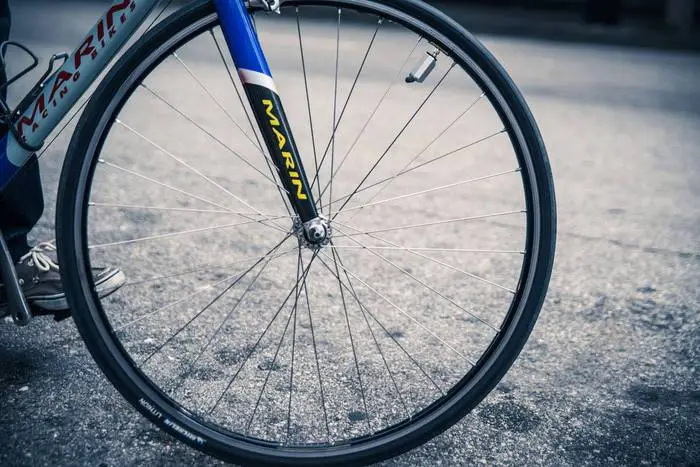 The sensors measure not only air pressure (up to 200 psi/14 bar) but also temperature, wheel rotation and orientation