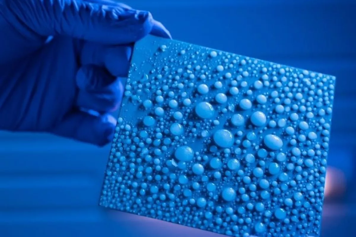 A new experiment shows that tiny droplets of water can be kept liquid well below their usual freezing point by keeping them in contact with a soft interface