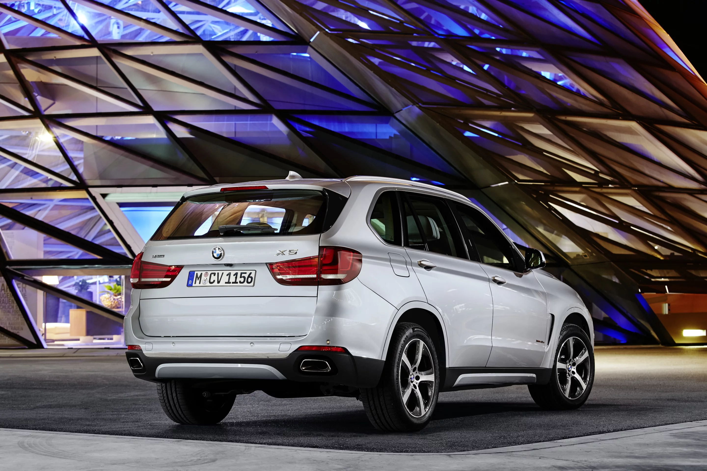 From the rear 3/4, the BMW X5 xDrive40e looks like it could take a lot of people and their stuff with ease