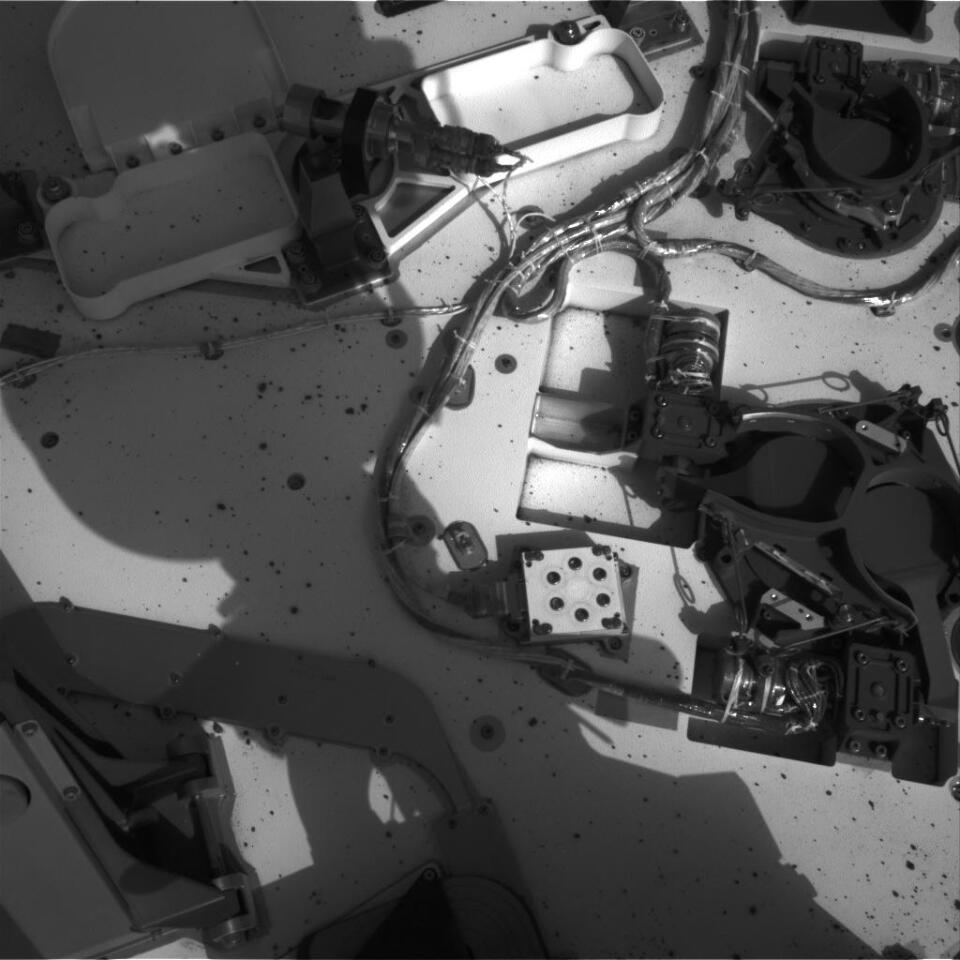 Upper deck of Curiosity showing debris scatter (Image: NASA/JPL-Caltech)