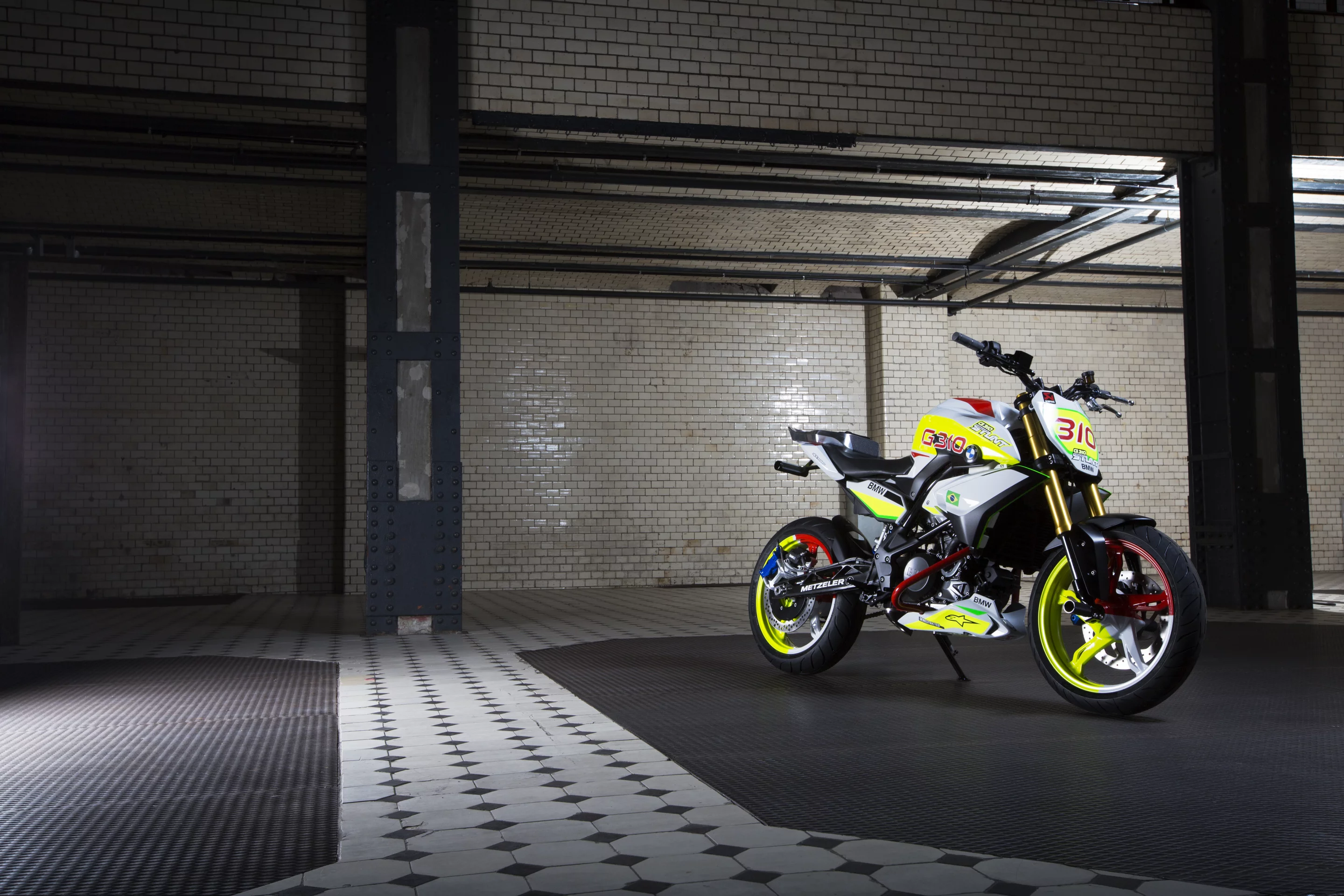 BMW Concept Stunt G 310: beneath the flash, it looks like a solid and fun machine