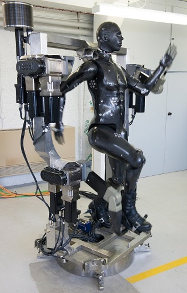 Porton Man can move like a real soldier for realistic testing