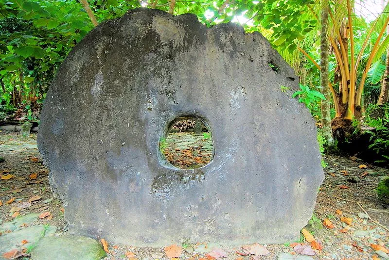 A large rai stone on the island of Yap (Photo: Bartak Cieslak)