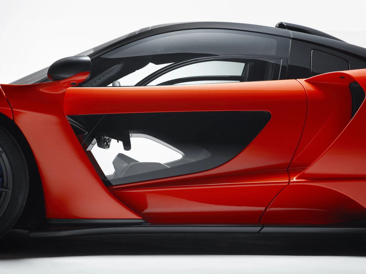 The McLaren Senna can be optioned with a piece of glass on the mid-portion of the door to give it that cool exposed look