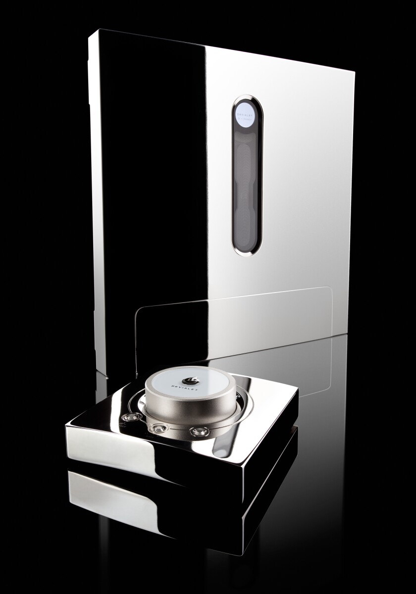 The gorgeous D-Premier amplifier and remote from Devialet