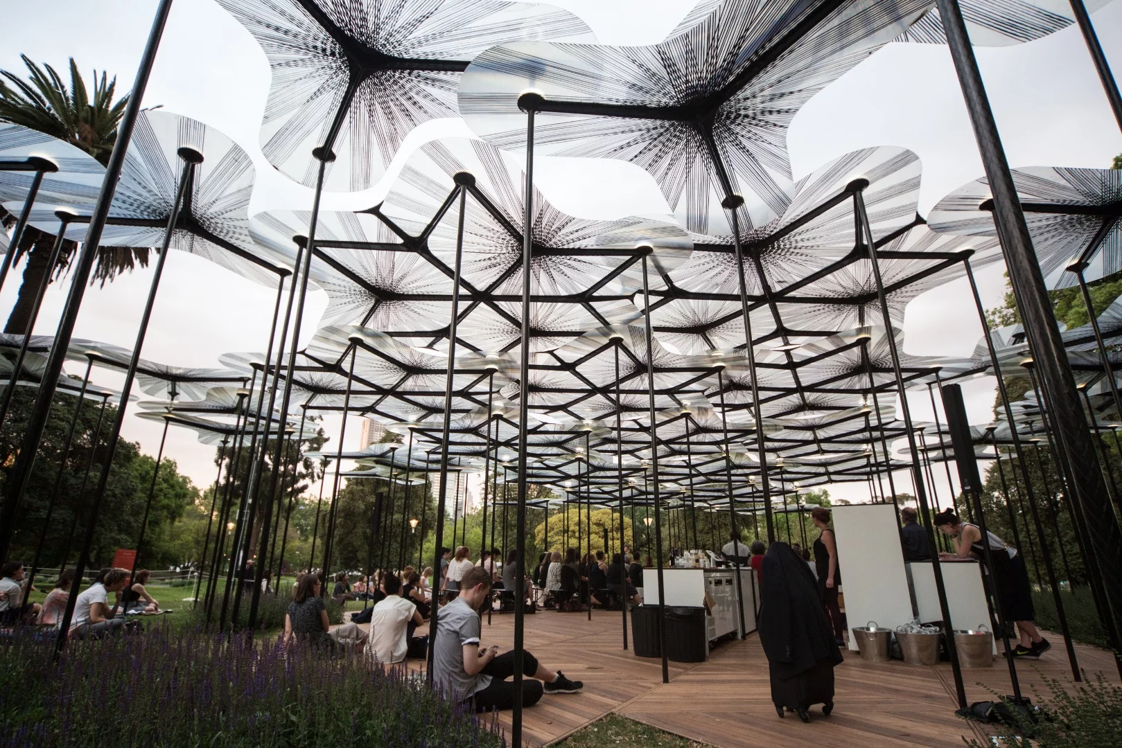 With the petals only measuring a few millimeters in thickness, yet up to five meters (16.5 ft) across, the engineers faced a tricky balancing act to maintain the integrity of the structure while still allowing for the desired lighting effect