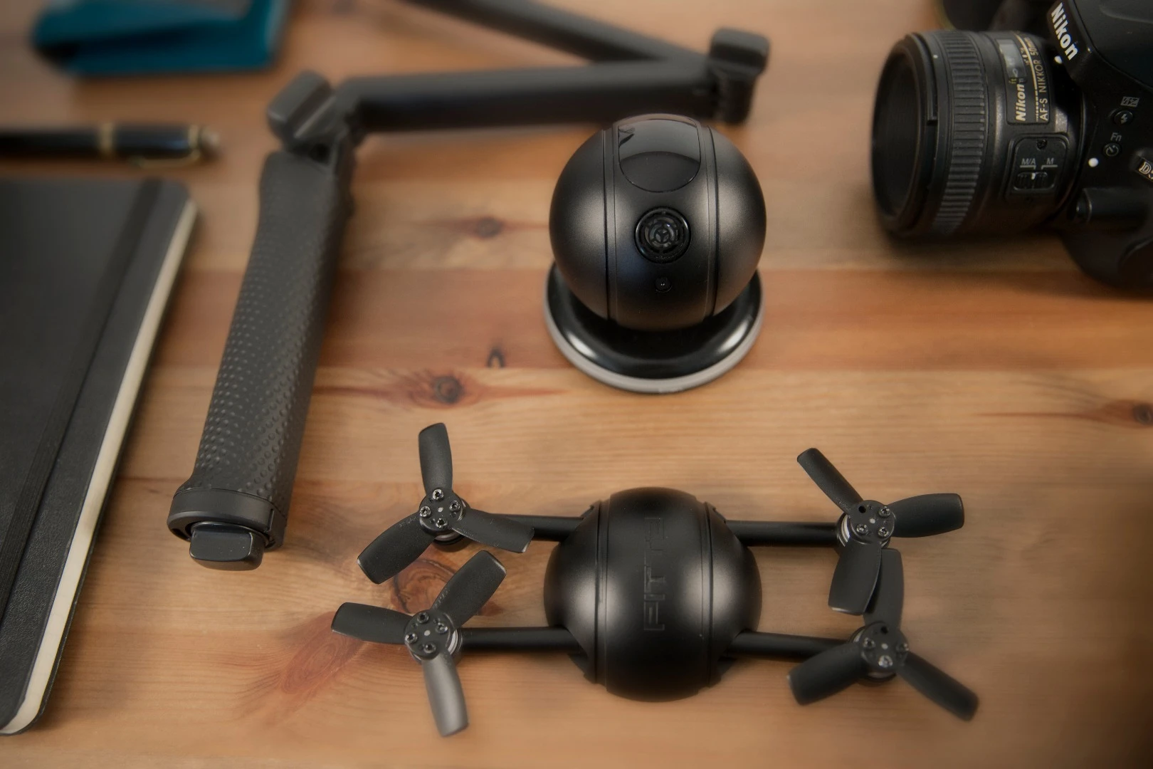 The Pitta recharges its lithium-polymer battery by sitting in an included charging cradle