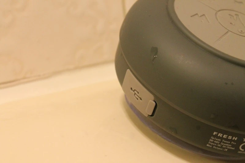 Splash Tunes Pro has a standard micro USB port (Photo: Eric Mack/Gizmag.com)