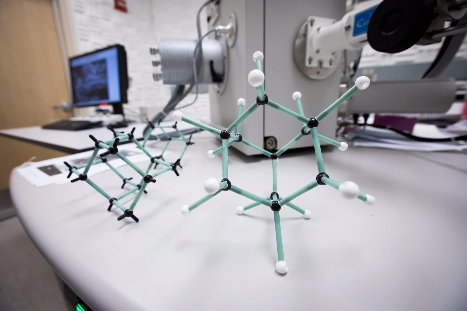 Molecular models of the new diamondoid nanowire structure